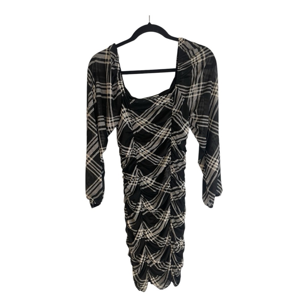 Elegant Black and White Plaid Dress - Picture 4 of 5
